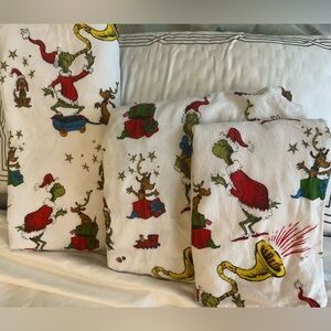 Pottery Barn Kids: Grinch and Max twin size Christmas (3) piece set/ 💯 cotton